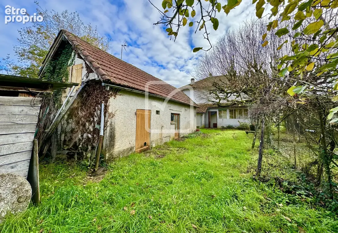 SOUS COMPROMIS _ Vaste Maison de campagne avec dépendances et grand terrain arboré de 3282 m2 - photo 12