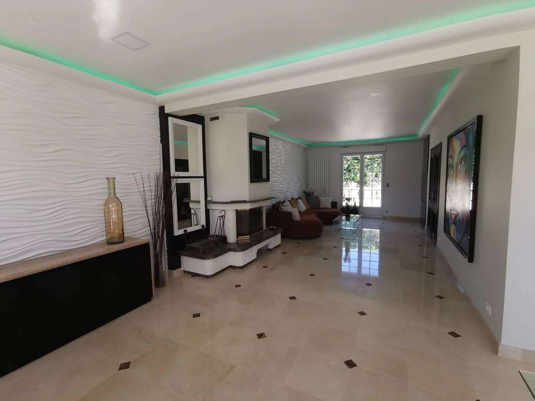 Maison à CHAMPS-SUR-MARNE