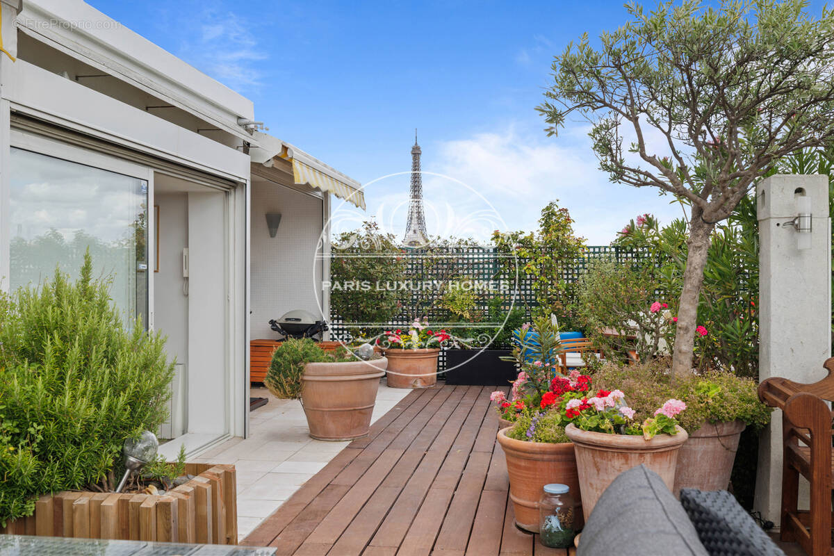 Appartement à PARIS-16E