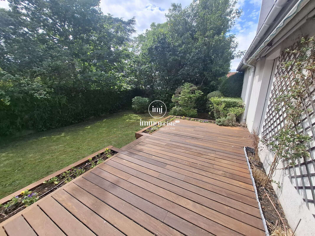 Maison 175 m² à Le Mesnil-Le-Roi  - photo 3