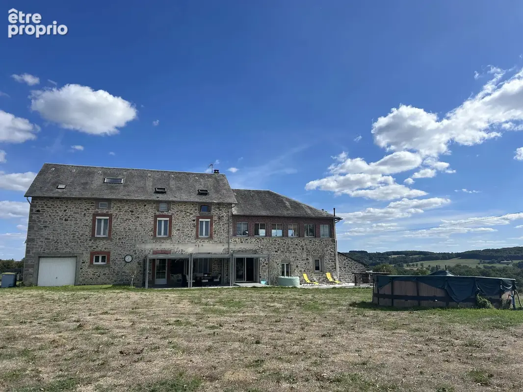 Photo Maison à Saint-Agnant-De-Versillat au prix de 493 500€