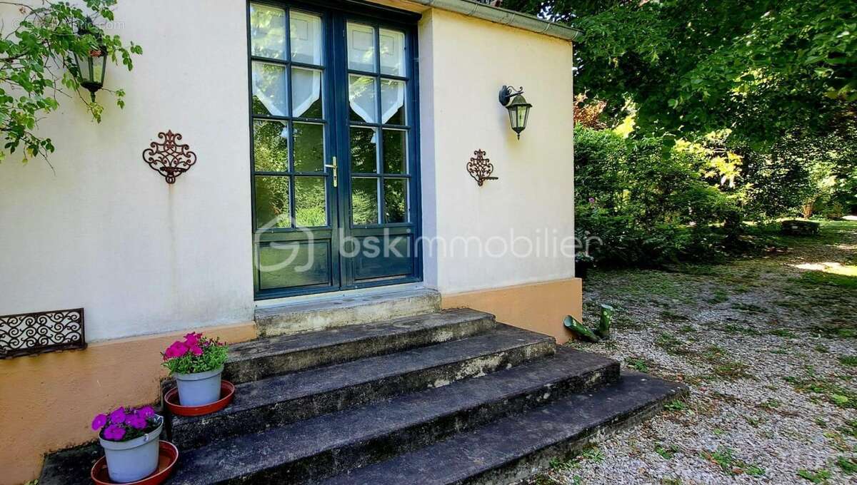 Maison à NOYERS