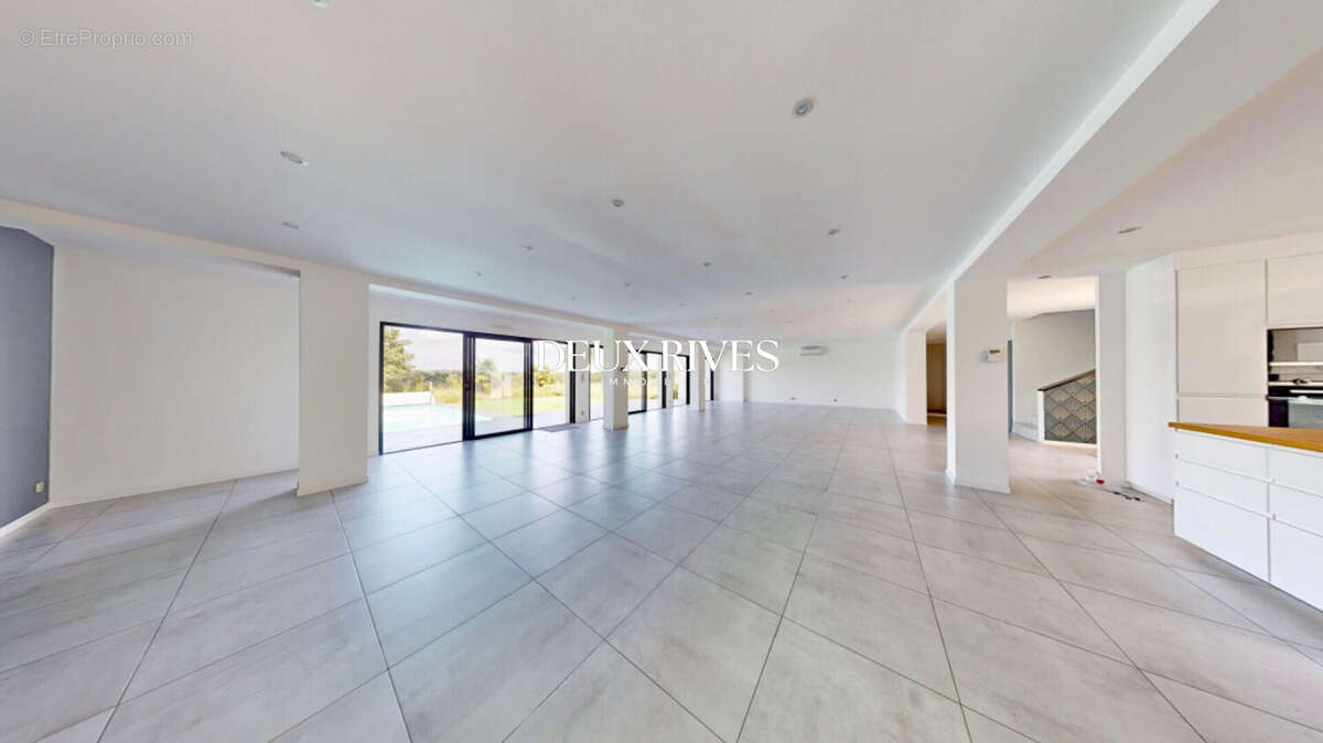Maison 350 m² à La Chapelle-Sur-Erdre  - photo 3
