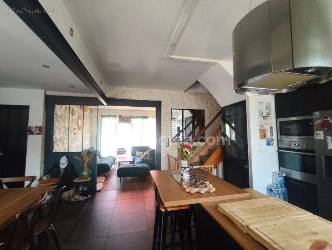 Maison de ville rénovée au calme - photo 2