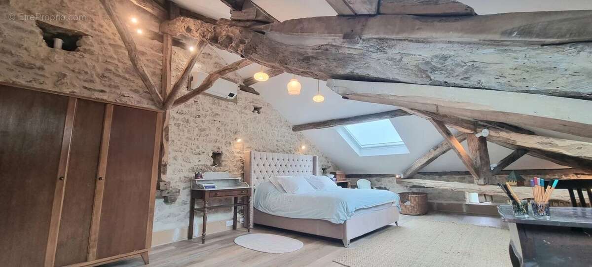 Maison à CASTELNAU-MONTRATIER