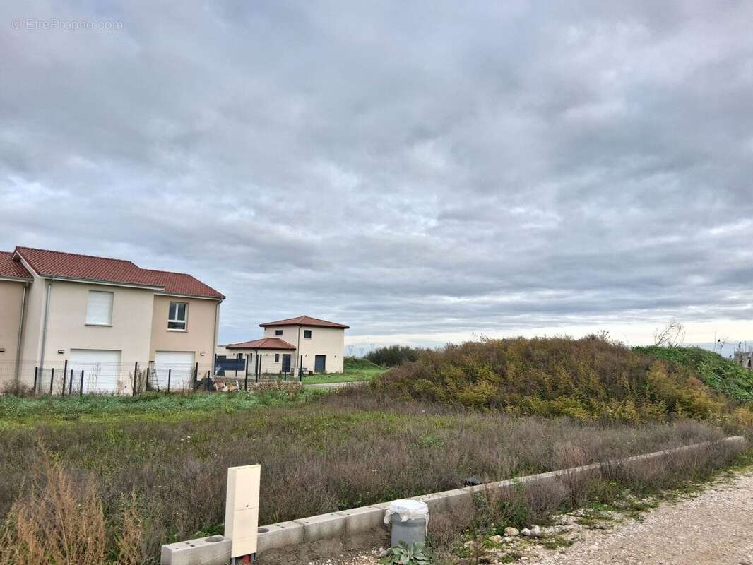 Terrain à GENAS
