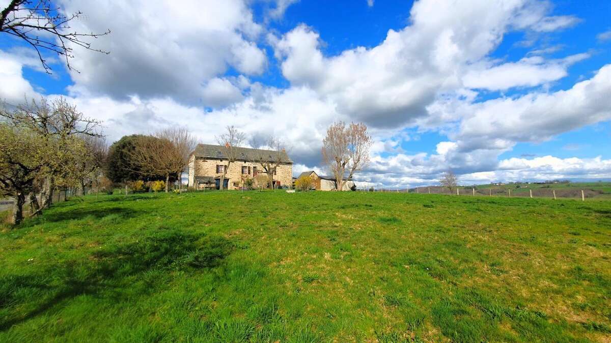 Maison à LA SALVETAT-PEYRALES