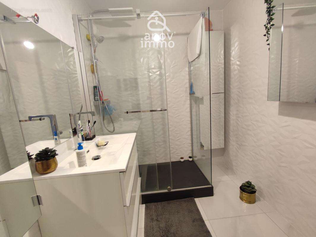 DERNIER ETAGE, Appartement moderne et rénové de 80m2 avec te - photo 3