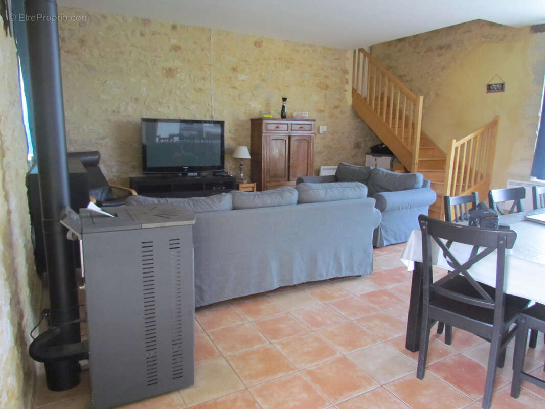 Maison à HAUTEFORT