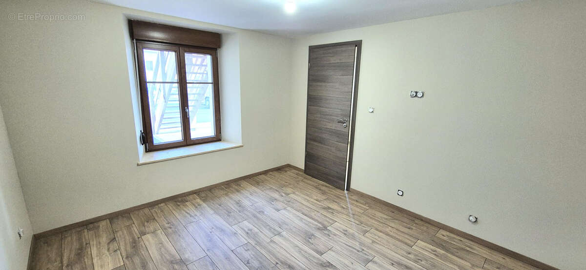 Appartement à ORCHAMPS-VENNES