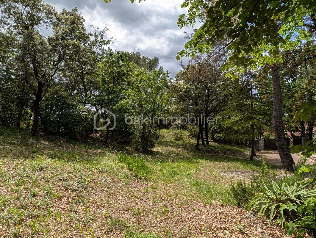 Villa à Prades-le-Lèz - Terrain de 1805 m² - photo 12