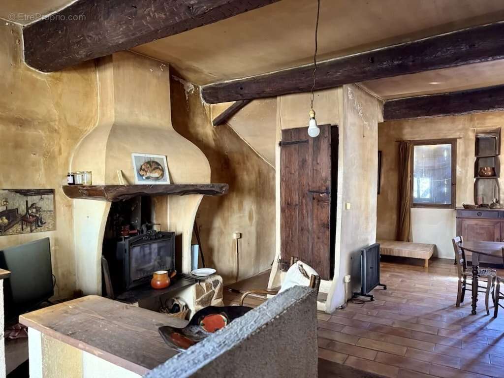 Maison à FEUILLA