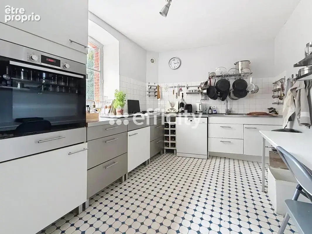 Maison 370 m² à Peschadoires  - photo 2