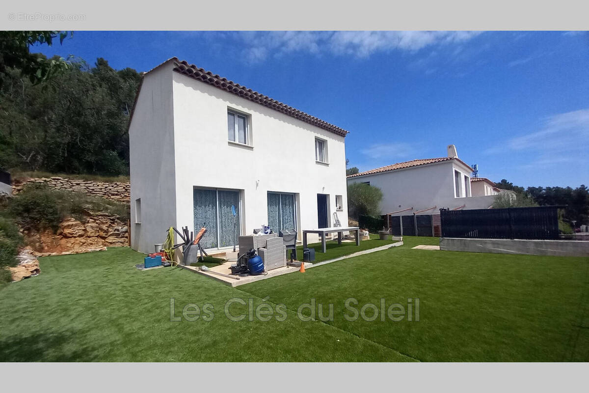 Maison à LE REVEST-LES-EAUX