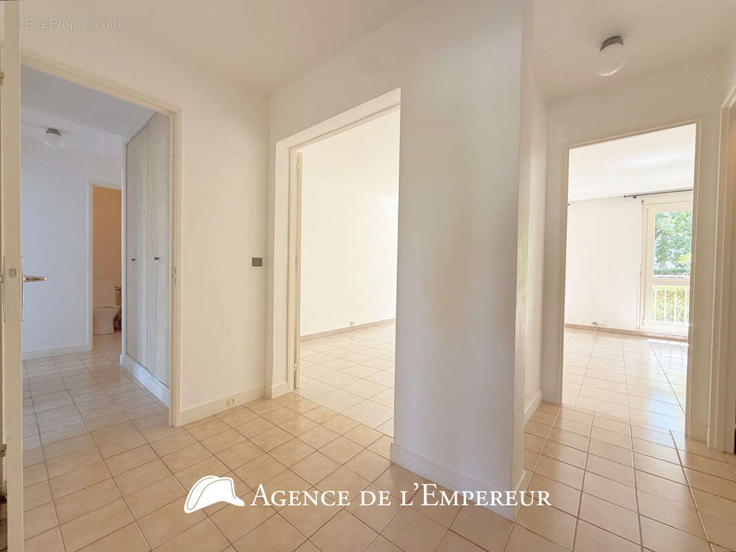 Appartement traversant 5 pièces - Rueil Buzenval - photo 15
