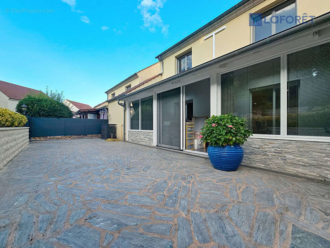 Maison à SAINT-THIBAULT-DES-VIGNES