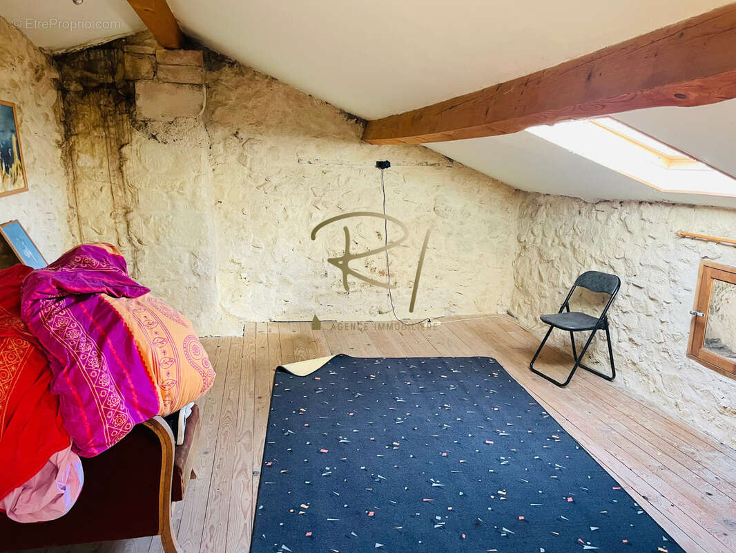 Maison 92 m² à Joannas  - photo 10