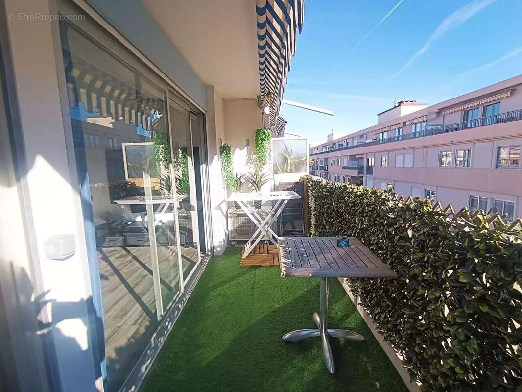 Appartement à VALLAURIS