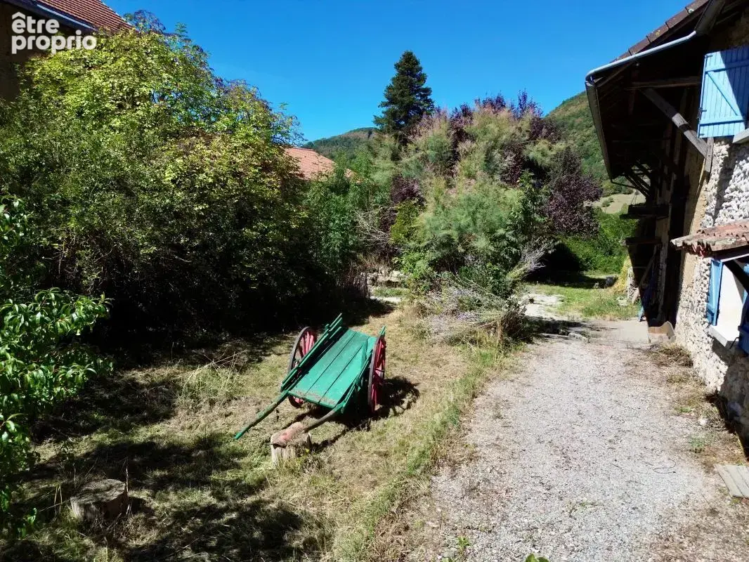 Maison en pierre 229 m² avec grange et terrain –  À Vendre à Massieu - photo 15