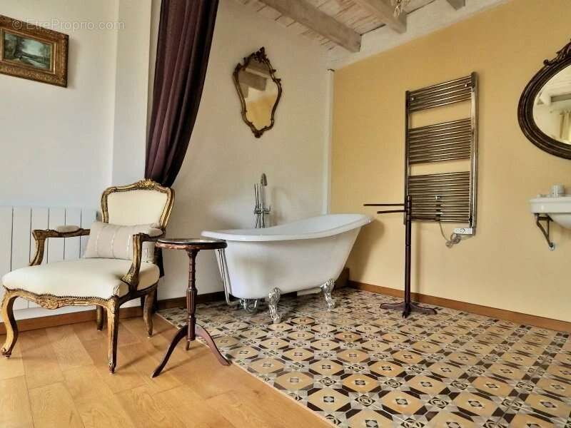 Ancienne ferme avec 6 chambre en très bonne état sur plus d'un hectare - photo 21