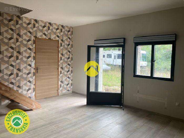 Maison à LES AIX-D&#039;ANGILLON