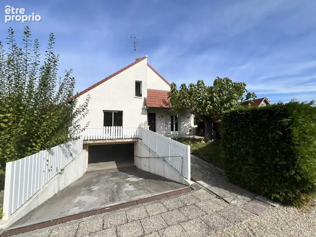 Maison 8 pièces 240 m² · à Orleans · 240 m² · 459 000 €