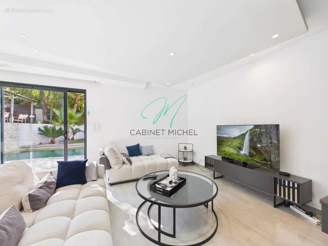 Maison à ROQUEFORT-LES-PINS