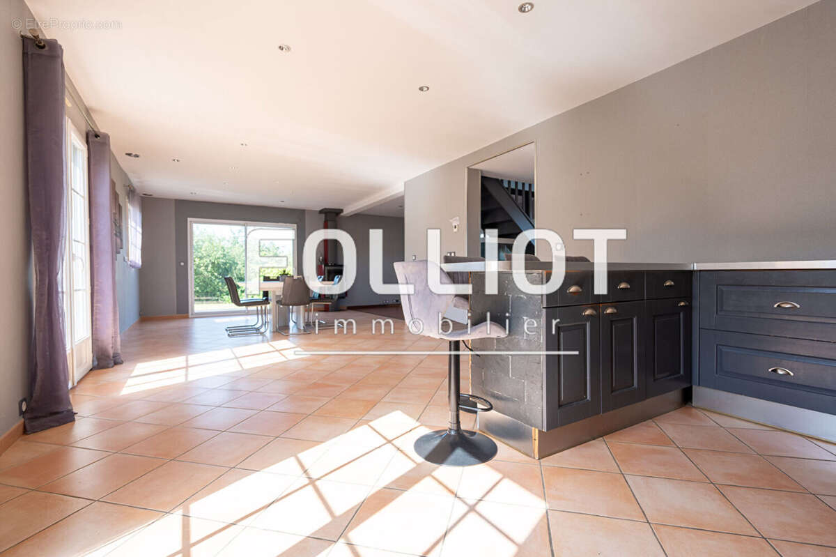 A vendre - Maison 4 pièces - Les Moitiers D'Allonne - photo 3