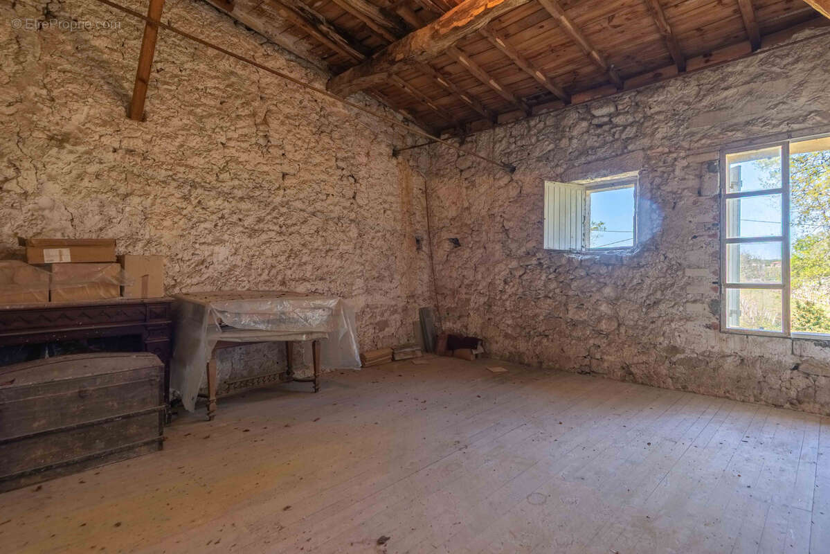 Ancien chateau viticole - potentiel 585 m2 surface habitable - 7 hectares - photo 19