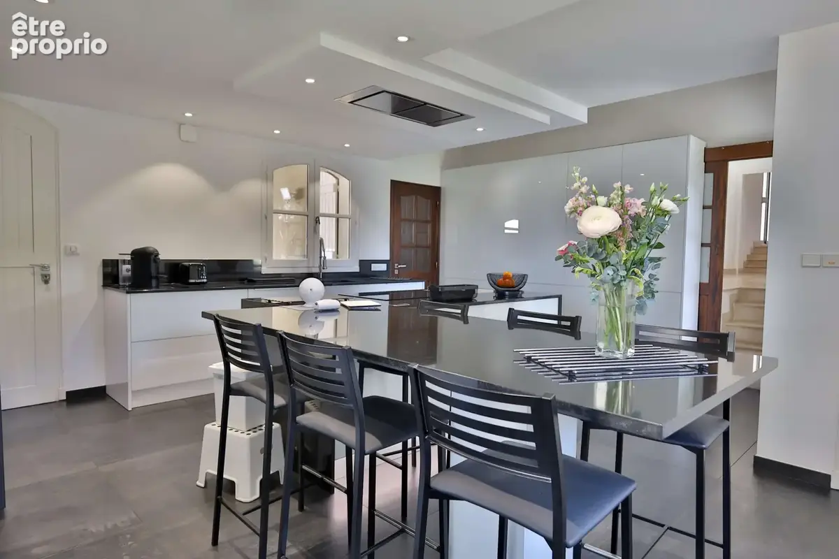 Maison Type T8 - 278m2 habitables - Terrain 1614m2 - Piscine - photo 8