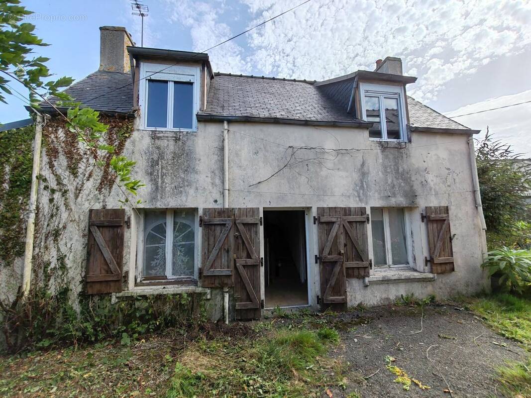 Maison à LE CLOITRE-SAINT-THEGONNEC