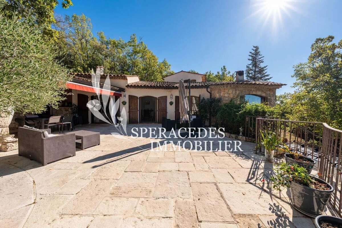 Maison à SAINT-CEZAIRE-SUR-SIAGNE