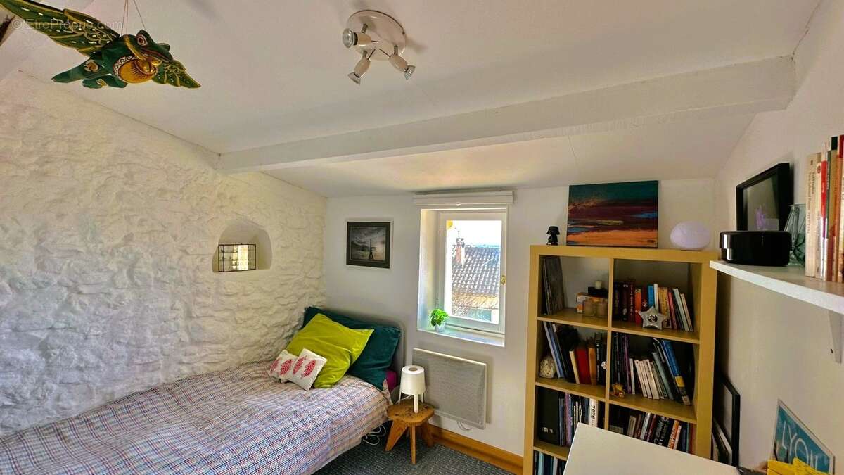 Maison en pierre de caractère au pied de la Sainte-Victoire : 3 chambres, terrasse, solarium – Provence, Bouches-du-Rhône - photo 21