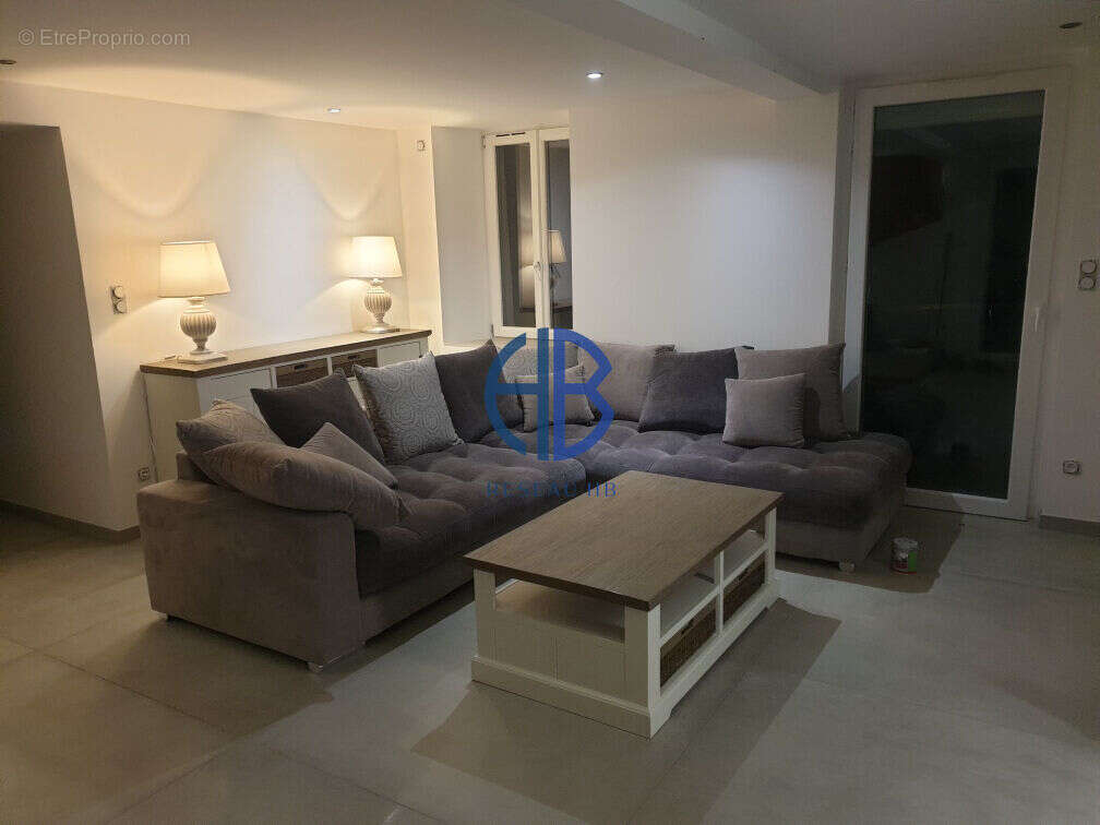 Maison à VEZERONCE-CURTIN