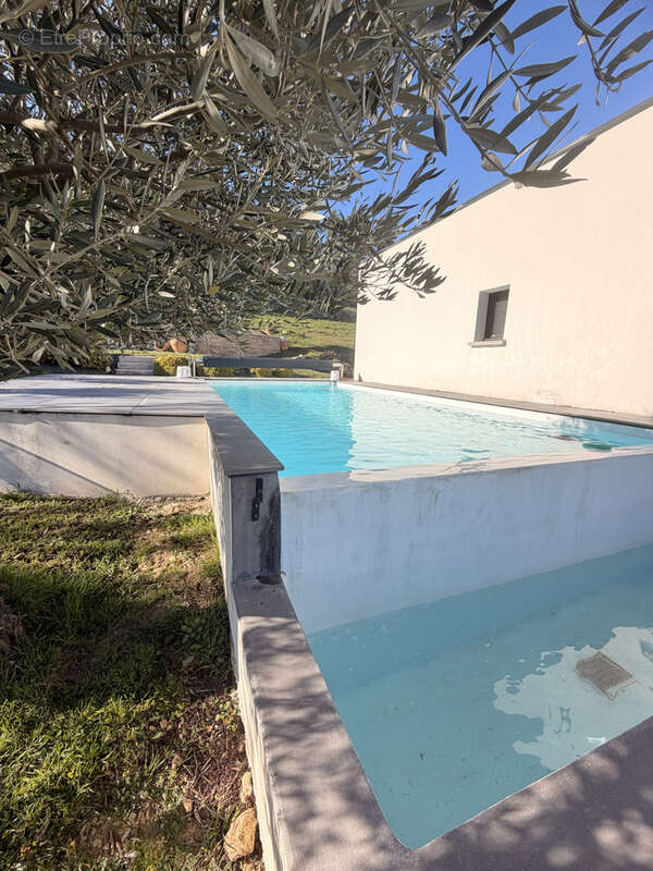 Villa contemporaine d’exception de 208m2   Vue panoramique, calme absolu et prestations haut de gamme - photo 5