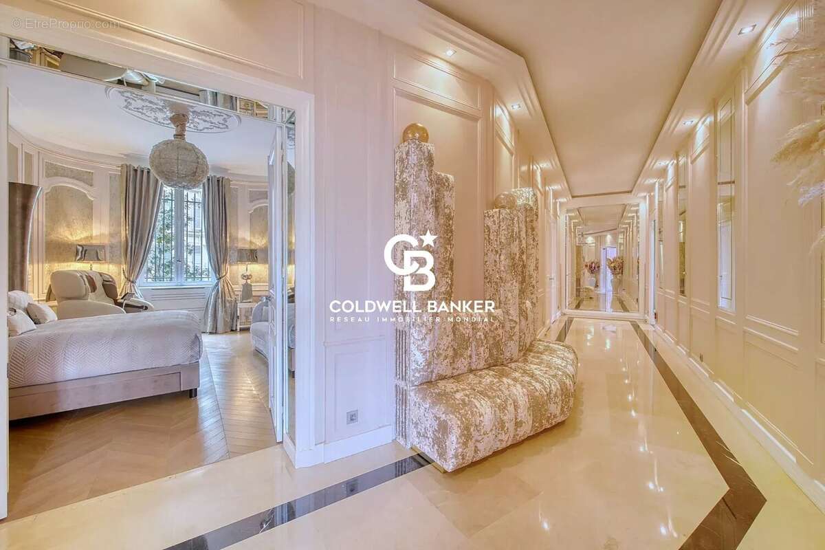 Appartement à PARIS-16E