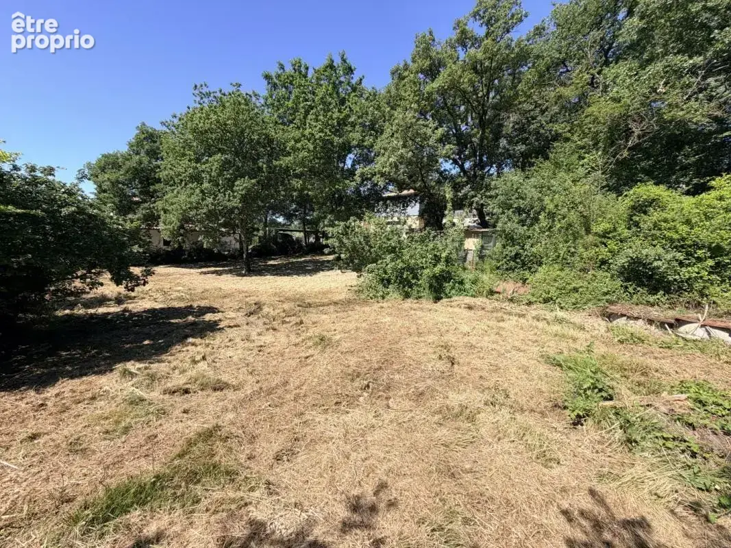 Terrain à VEZENOBRES