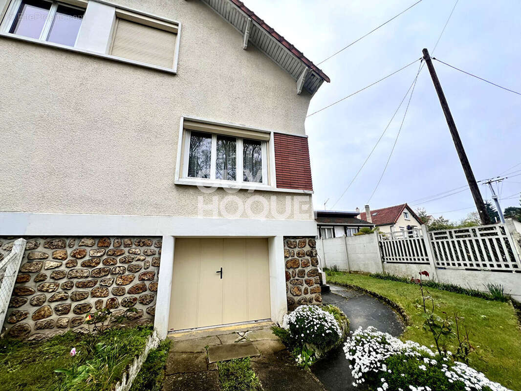 Maison à SAINTE-GENEVIEVE-DES-BOIS