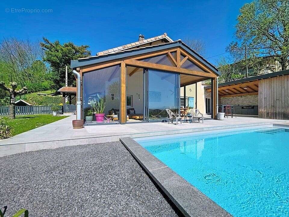 Maison à LUZINAY