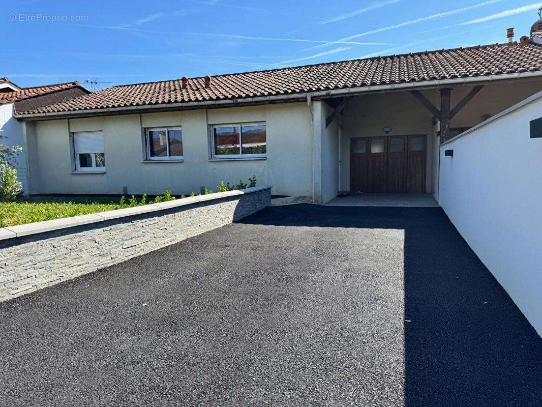 Maison à BASSENS