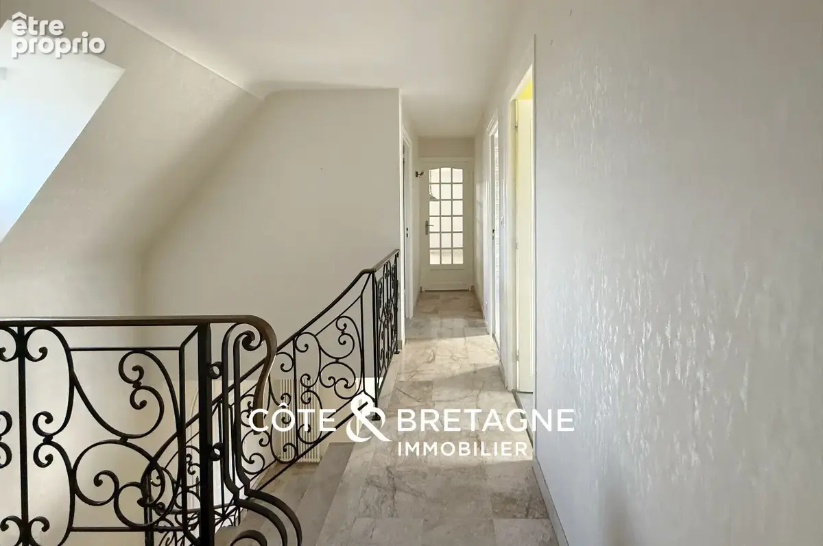 Maison familiale à vendre à Yffiniac   188 m2 avec piscine et sous-sol complet I REF 2025-135 - photo 7