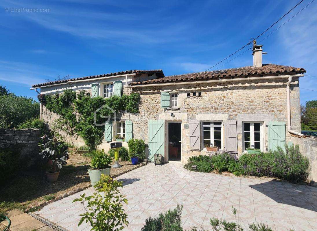 Maison à PAMPROUX