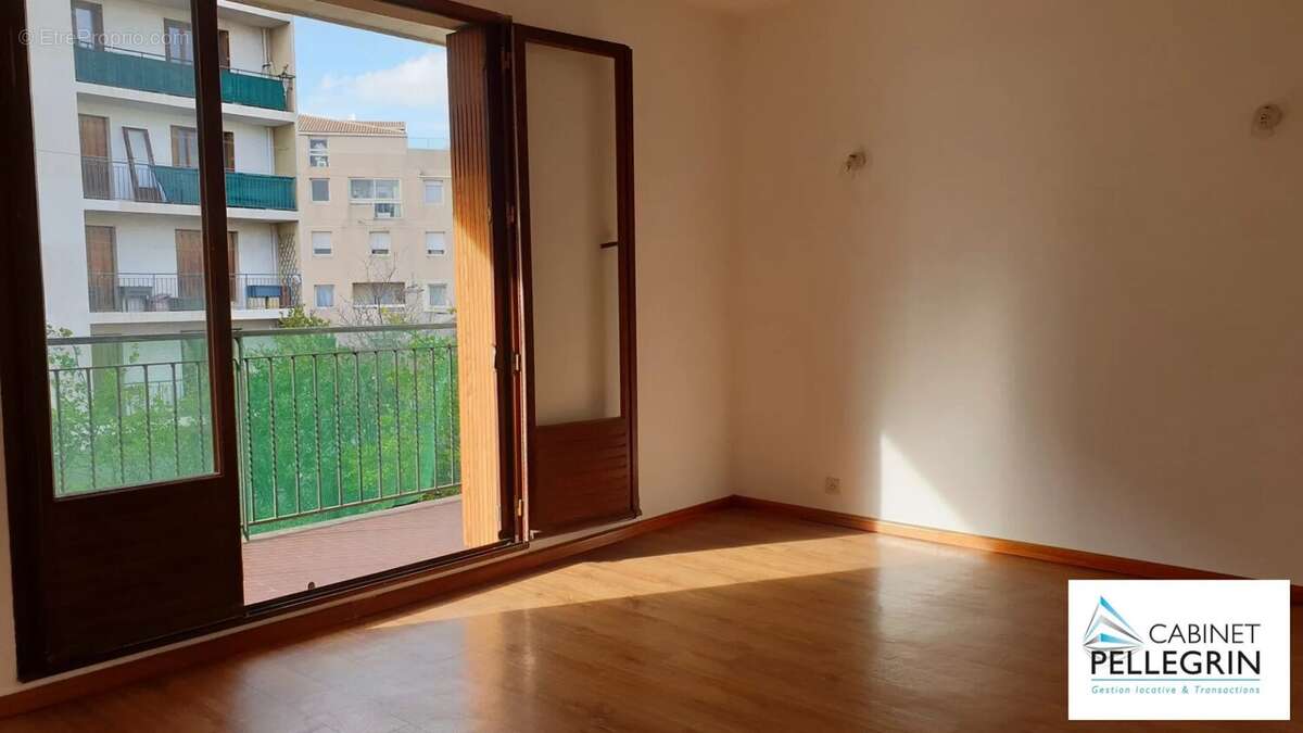 Appartement à MARSEILLE-4E