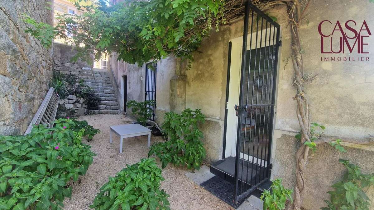 F6 de 125 m² + Studio de 28 m² + caves - photo 18