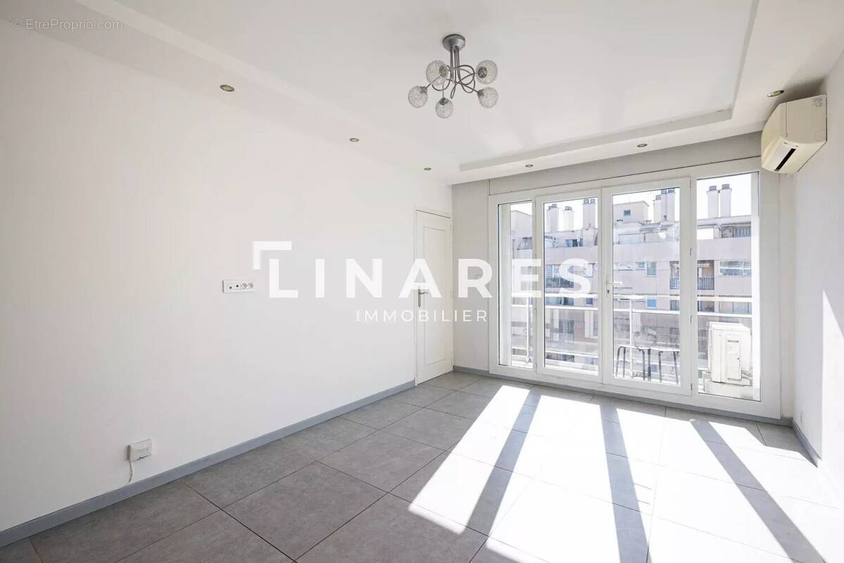 Appartement à MARSEILLE-4E