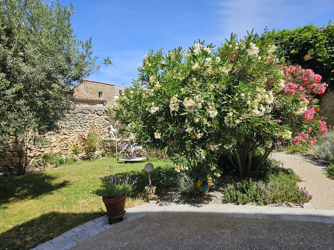 Maison à LA ROQUE-D'ANTHERON