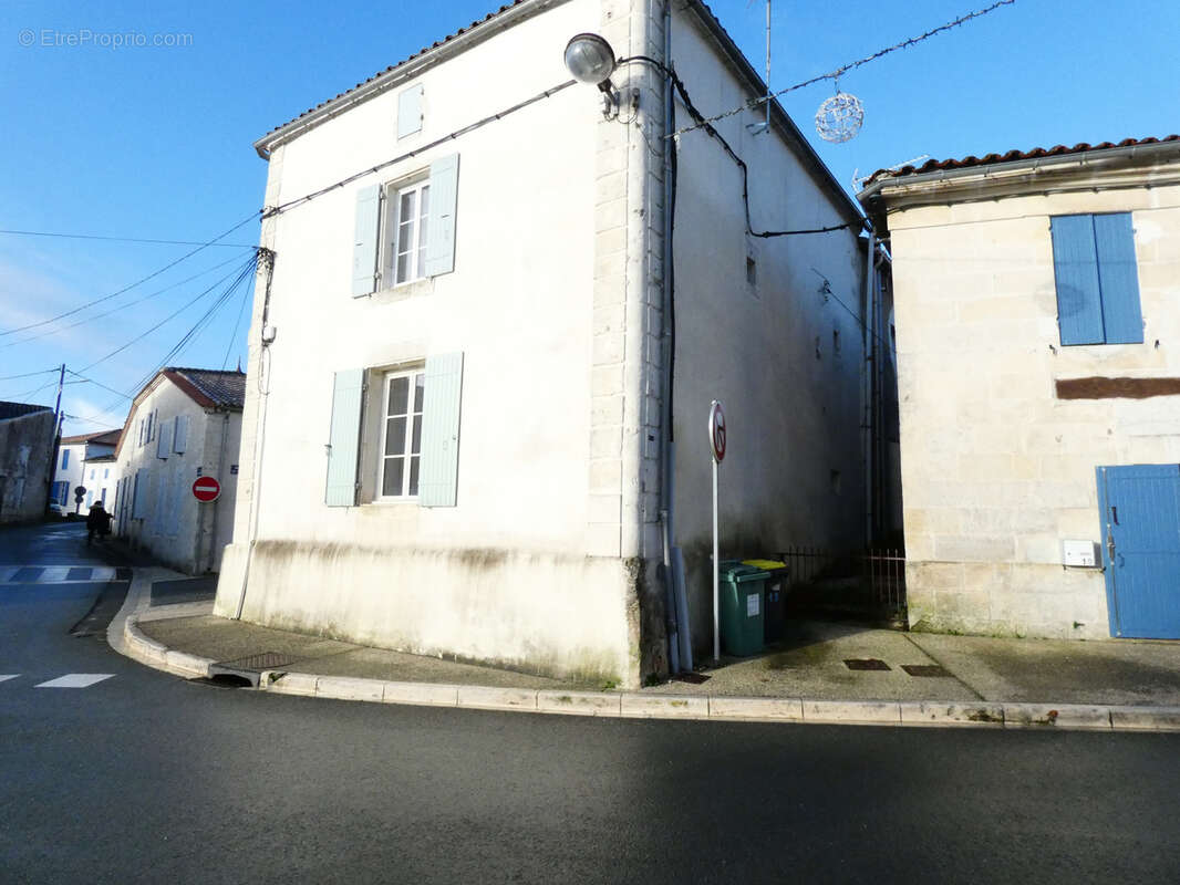 Maison à MORTAGNE-SUR-GIRONDE