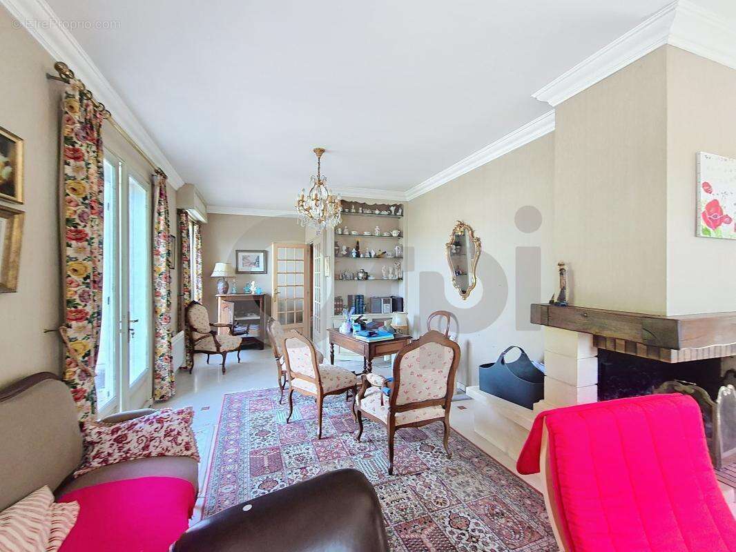 Maison à LE LARDIN-SAINT-LAZARE