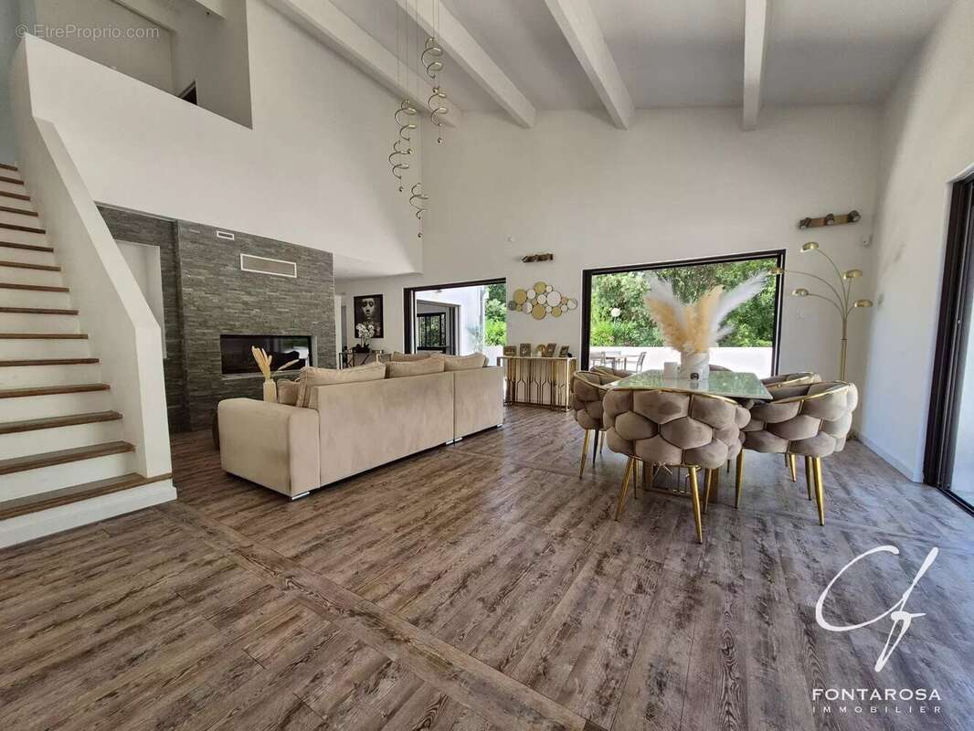 Maison à ROQUEBRUNE-SUR-ARGENS