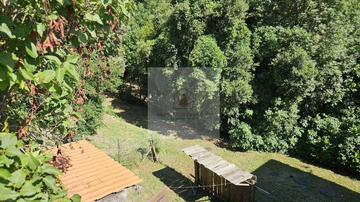 Maison à LE COLLET-DE-DEZE